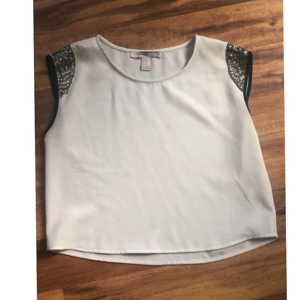 Shoulder detail crop top